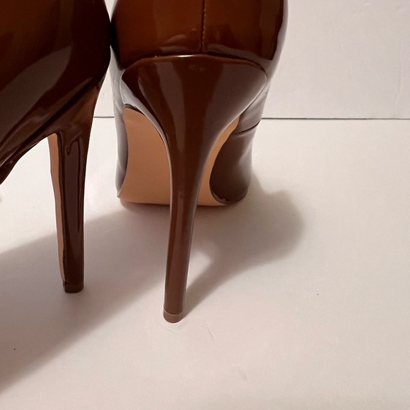 NIB Steve Madden Altisha Cognac Patent Heels - Picture 5 of 7